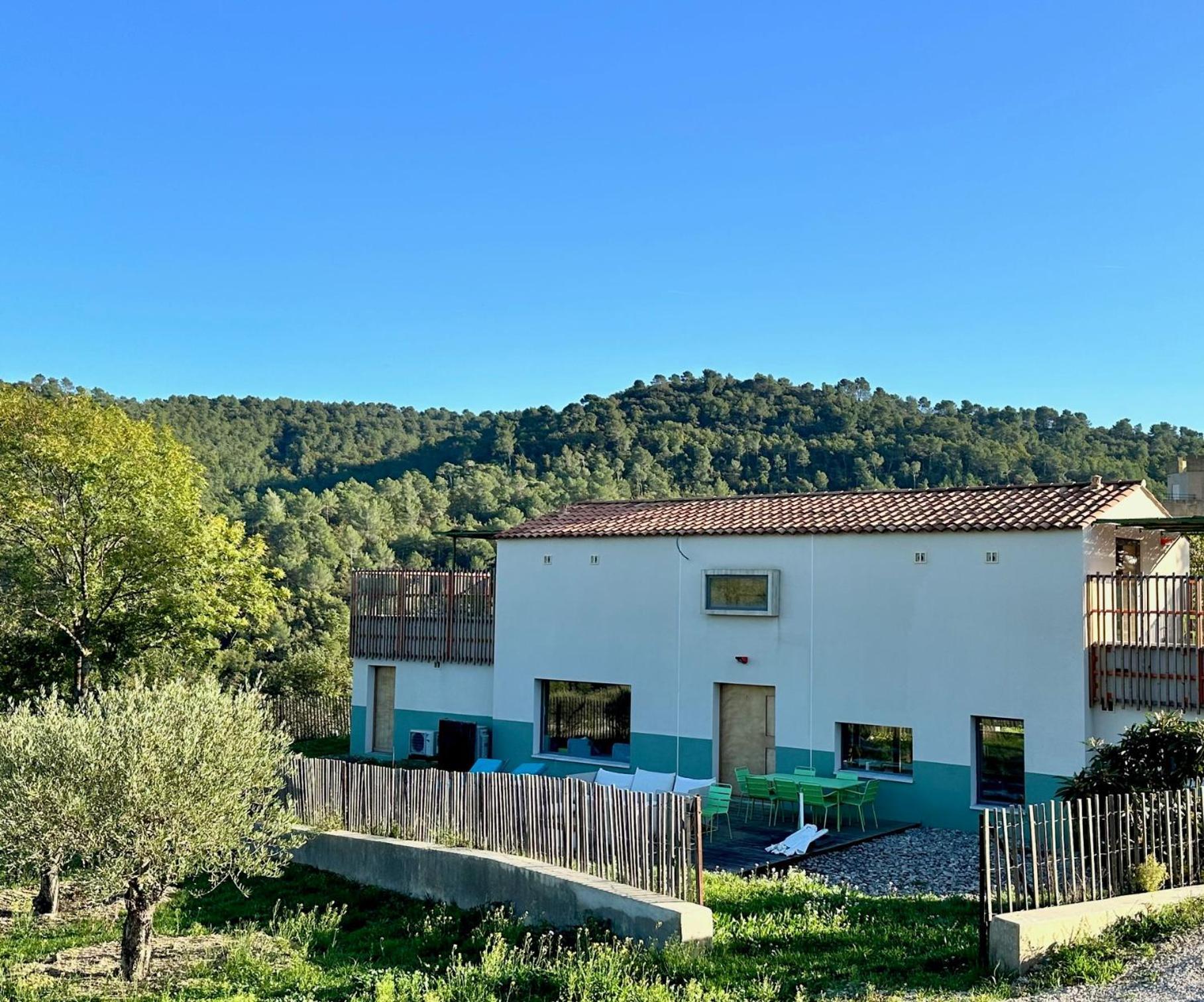Domaine La Ferme Hi Bride Bed & Breakfast Villelaure Exterior photo