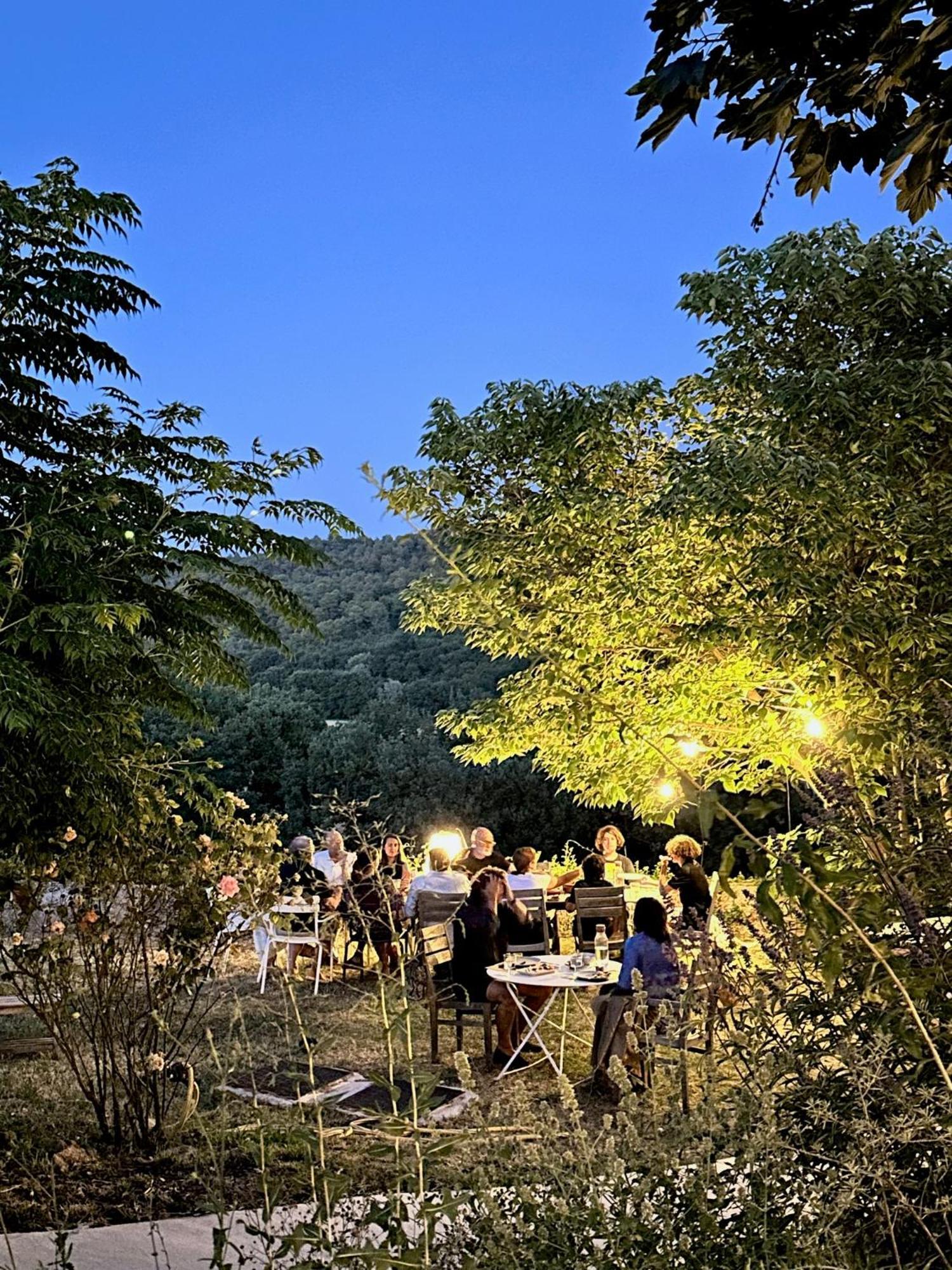 Domaine La Ferme Hi Bride Bed & Breakfast Villelaure Exterior photo